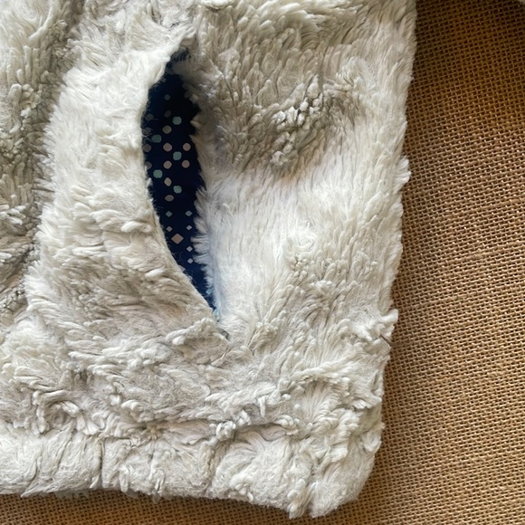 EUC North Face Mossbud swirl hooded jacket reversible navy to cream fur - Picture 11 of 15